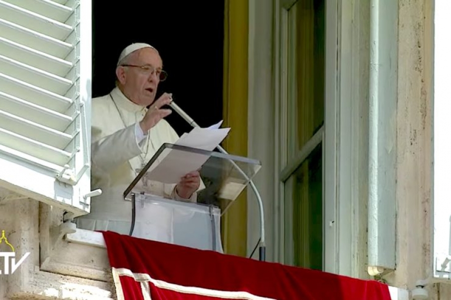 El Papa en el &aacute;ngelus: Pedro y Pablo fueron enviados a anunciar el Evangelio en ambientes dif&iacute;ciles