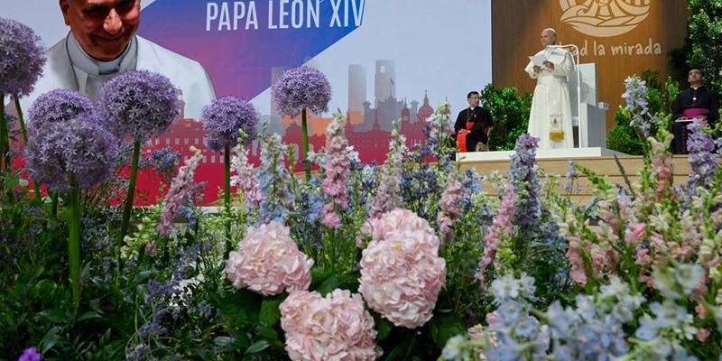 Marta de O&rsquo;Connor, responsable de la decoraci&oacute;n floral de la visita del Papa Le&oacute;n XIV: &laquo;Lo que quer&iacute;a es que estuviera c&oacute;modo, a gusto, y s&eacute; que se ha ido muy feliz&raquo;