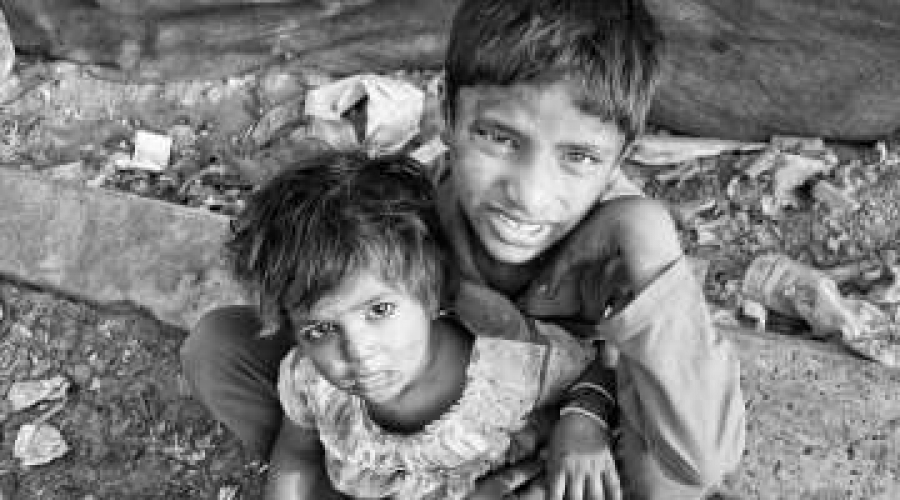 Los pobres ense&ntilde;an a vivir con lo esencial y abandonarse al Padre, afirman obispos