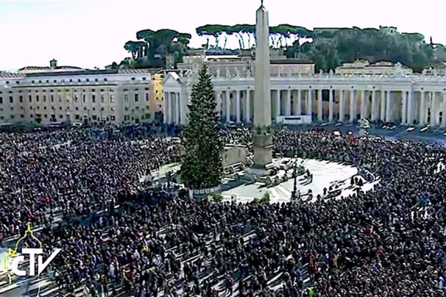 El Papa en el &aacute;ngelus: En Reyes, el regalo es el mismo Jes&uacute;s