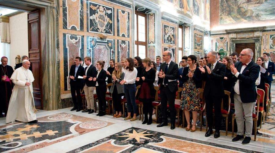 Esta es la lecci&oacute;n que el Santo Padre ense&ntilde;&oacute; a estudiantes de empresa y finanzas