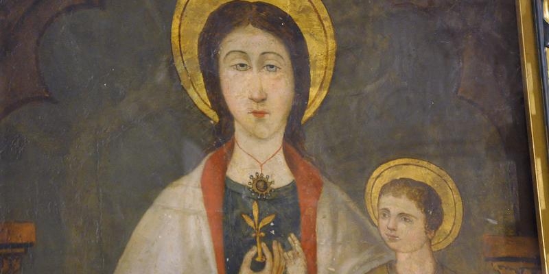 La cripta de la catedral alberga una pintura mural de Nuestra Señora de la Flor de Lis