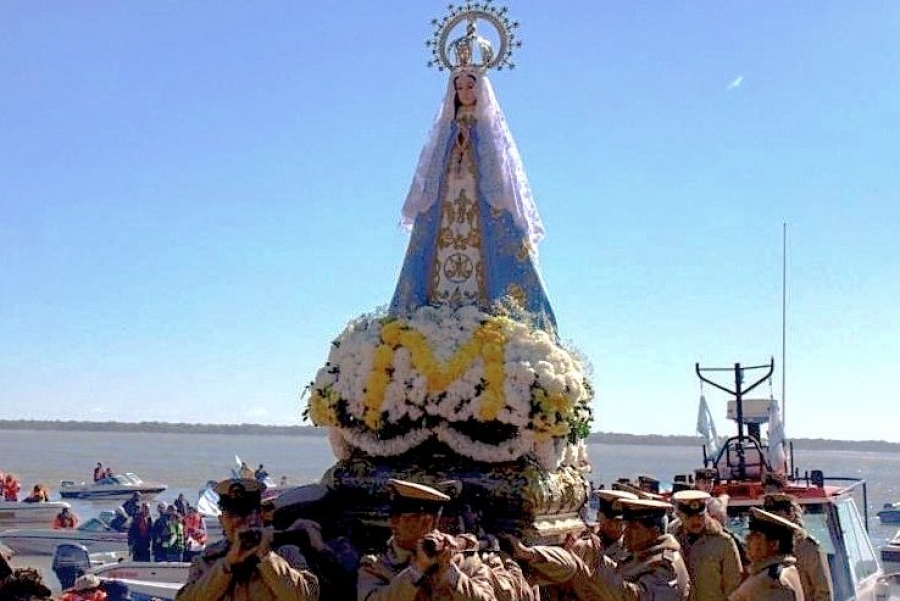 Las im&aacute;genes de la Virgen de Itat&iacute; y de Caacup&eacute; se encuentran en el r&iacute;o Paran&aacute;