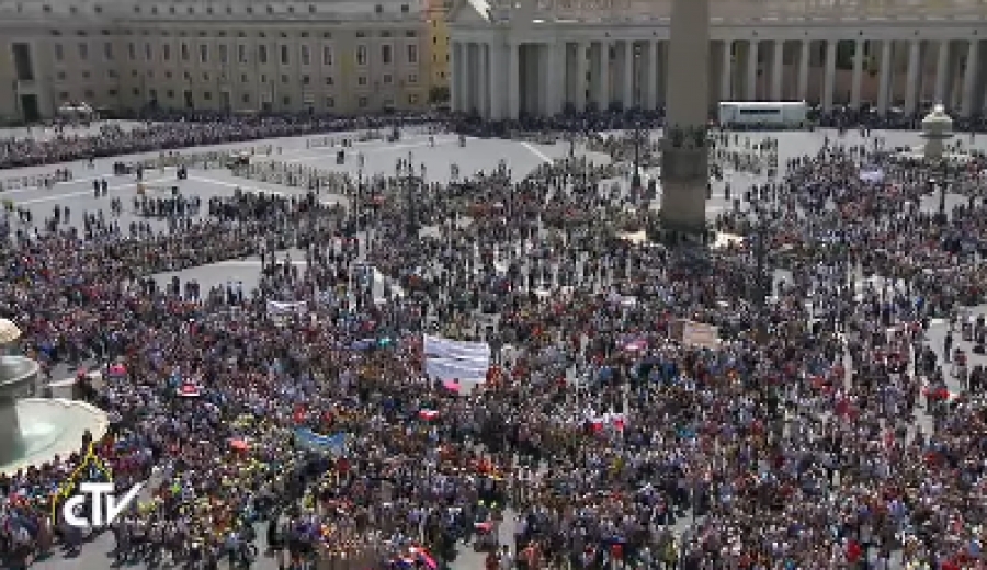 Solidaridad del Papa con los pueblos que sufren conflictos
