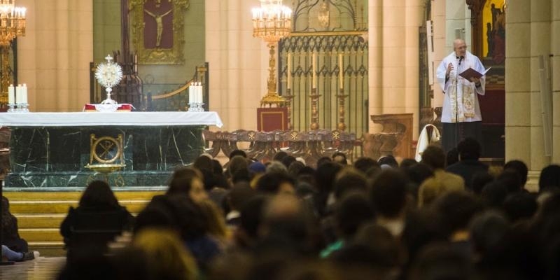 La catedral acoge el primer viernes de abril una nueva vigilia de oración de jóvenes con el arzobispo