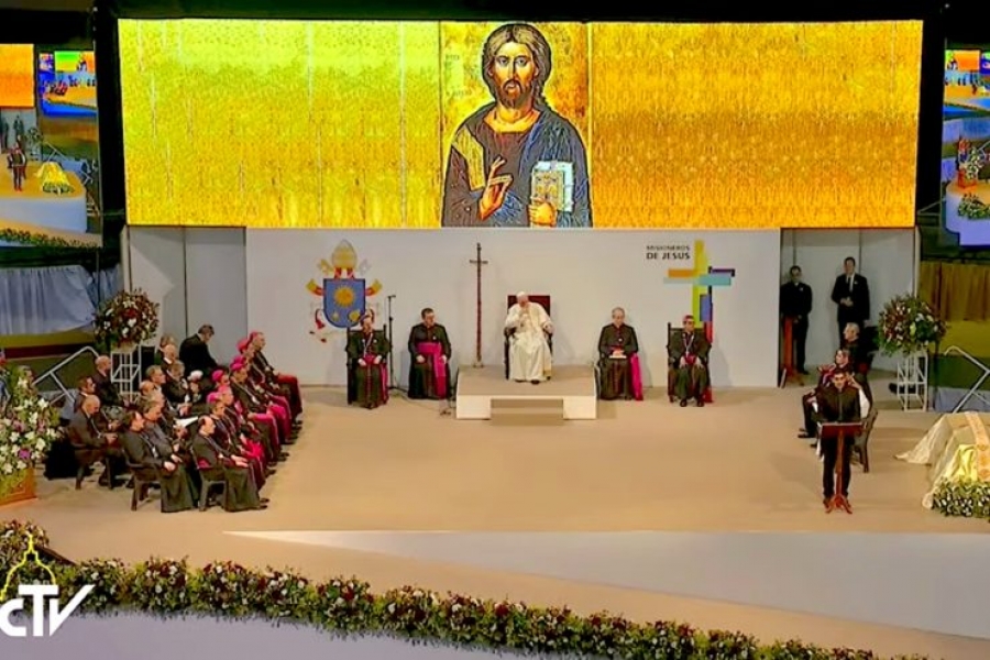 Calurosa bienvenida a Francisco en el Centro La Macarena de Medell&iacute;n