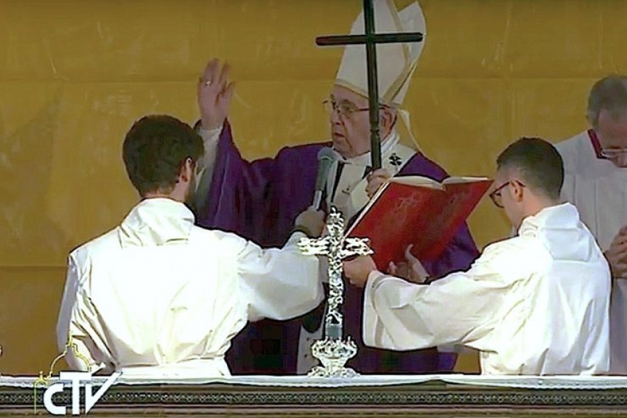 El Papa en el d&iacute;a de los difuntos: 'La tristeza se une a la esperanza de la Resurrecci&oacute;n'