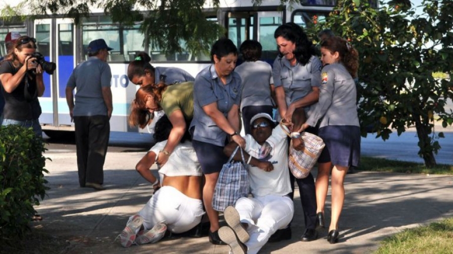Denuncian en Cuba detenci&oacute;n de m&aacute;s de 200 opositores de la UNPACU y Damas de Blanco