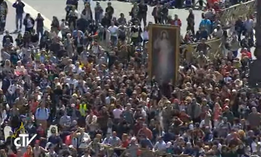 Regina Coeli: la misericordia, un &laquo;modo de conocimiento&raquo; que abre el esp&iacute;ritu y el coraz&oacute;n