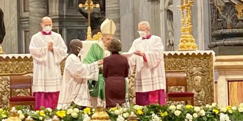 Archidiocesis de Madrid - Rosa María Abad recibió del Papa el ministerio de  catequista: «Ser catequista es 24/7»