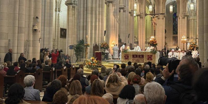 Eucarist&iacute;a de Acci&oacute;n de Gracias de C&aacute;ritas diocesana de Madrid en la catedral de la Almudena