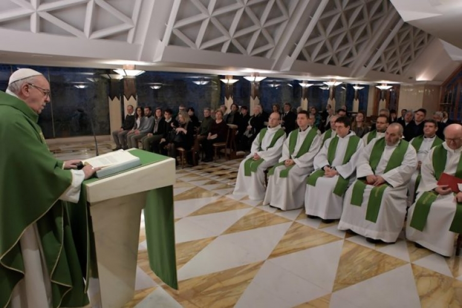 El Papa en Santa Marta: &laquo;Dios hizo a la mujer para que tuvi&eacute;ramos una madre&raquo;