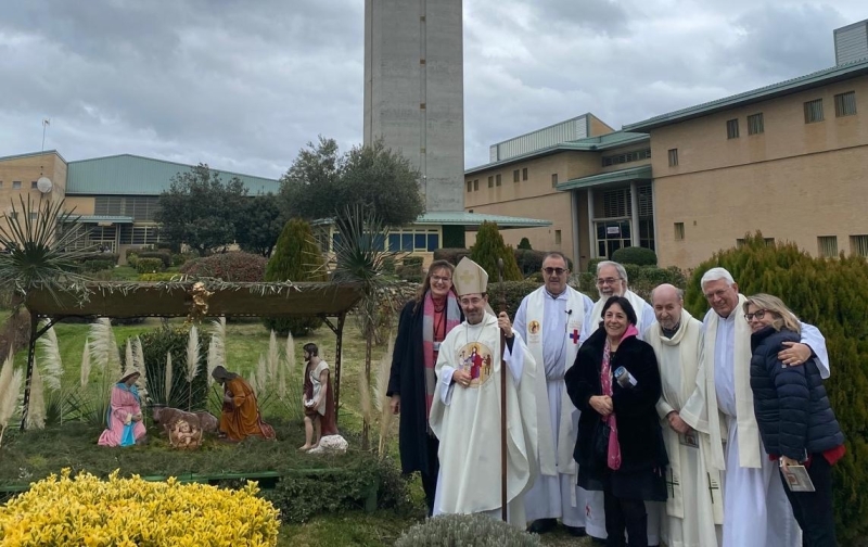 Navidad y esperanza en Soto del Real: El cardenal Cobo visita a los internos y "cierra" la Puerta Santa