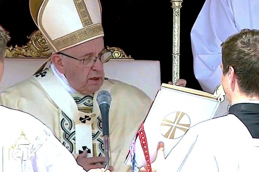 El Santo Padre declar&oacute; santos a una religiosa sueca y a un sacerdote polaco