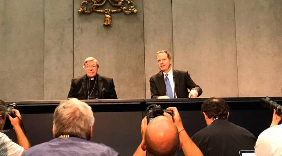 Cardenal Pell deja el Vaticano para defenderse de acusaciones de abusos a menores