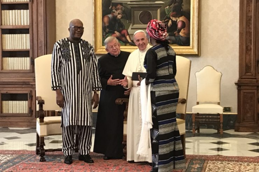 El Santo Padre se re&uacute;ne con el presidente de Burkina Faso