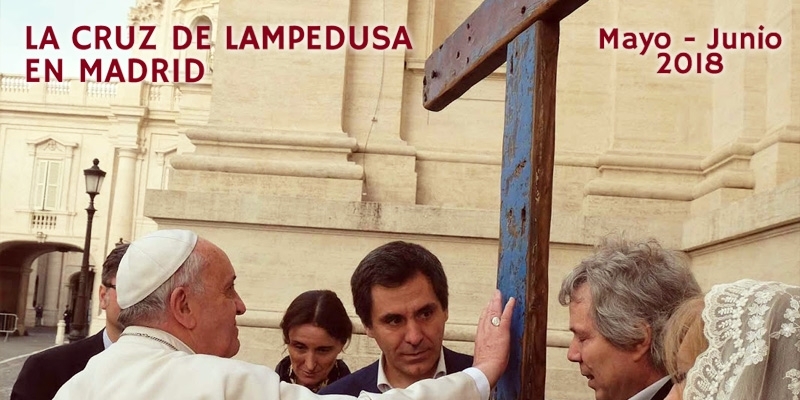 La cruz de Lampedusa preside la vigilia de oración de jóvenes del primer viernes de mayo en la catedral