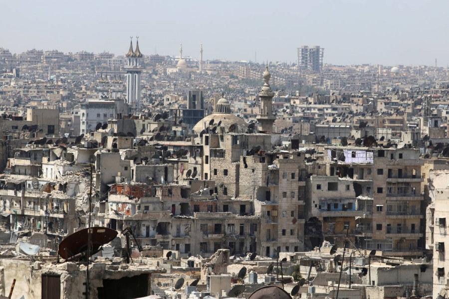 Primer &aacute;rbol de Navidad en Alepo tras 5 a&ntilde;os de guerra en Siria