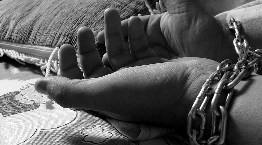 El que gana dinero explotando esclavos es un animal, denuncia Obispo