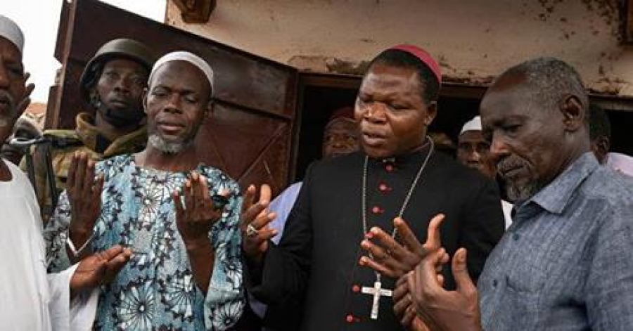 El Arzobispo de Bangui visita en la cárcel a dos jefes milicianos