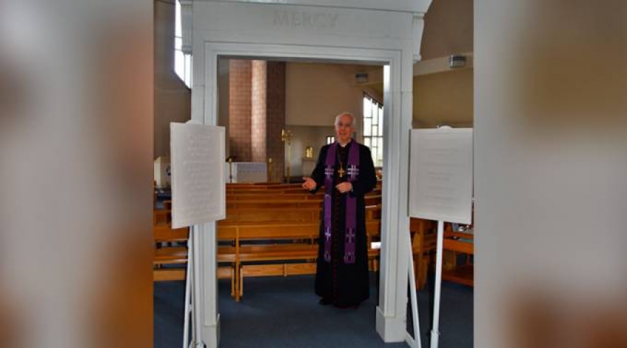 Conoce la Puerta Santa port&aacute;til que llega a enfermos y ancianos