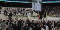 El Papa Le&oacute;n XIV se rinde a la Iglesia diocesana en el Estadio Bernab&eacute;u: &laquo;Don Jos&eacute;, hoy la Iglesia de Madrid ha hecho un golazo&raquo;