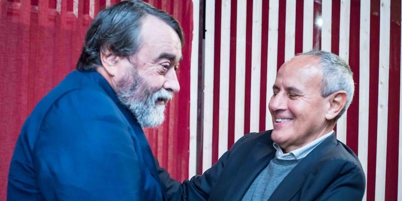 &iquest;D&oacute;nde est&aacute; Dios? Juli&aacute;n Carr&oacute;n y Pedro Cuartango protagonizan un intenso di&aacute;logo sobre el misterio del mal y la libertad