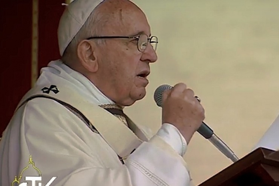 El Papa a los adolescentes: La felicidad no es una 'app', el amor pide sacrificio