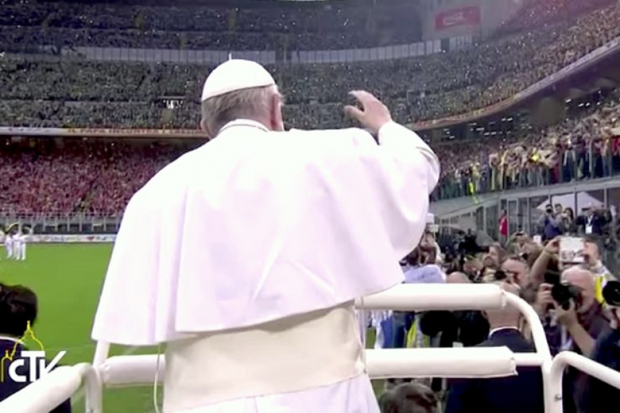 El Papa en San Siro a los confirmados: hablar con los abuelos, jugar con amigos e ir a la parroquia