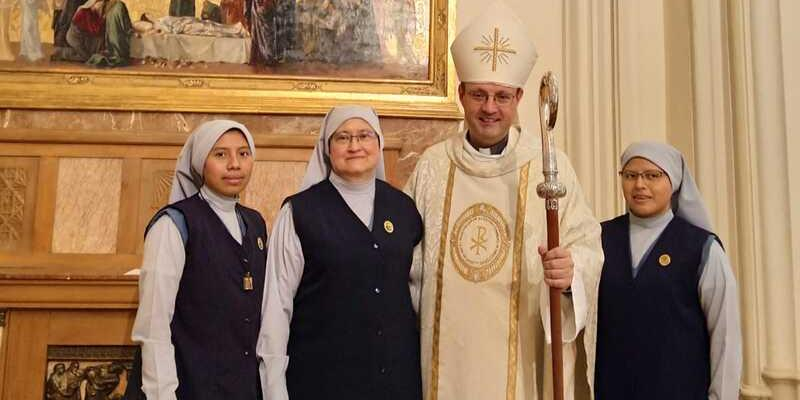 Luces en la ciudad propone a los j&oacute;venes un encuentro con las Hermanas presentes en el Seminario Conciliar de Madrid: &laquo;Servimos con las manos de Marta y el coraz&oacute;n de Mar&iacute;a&raquo;