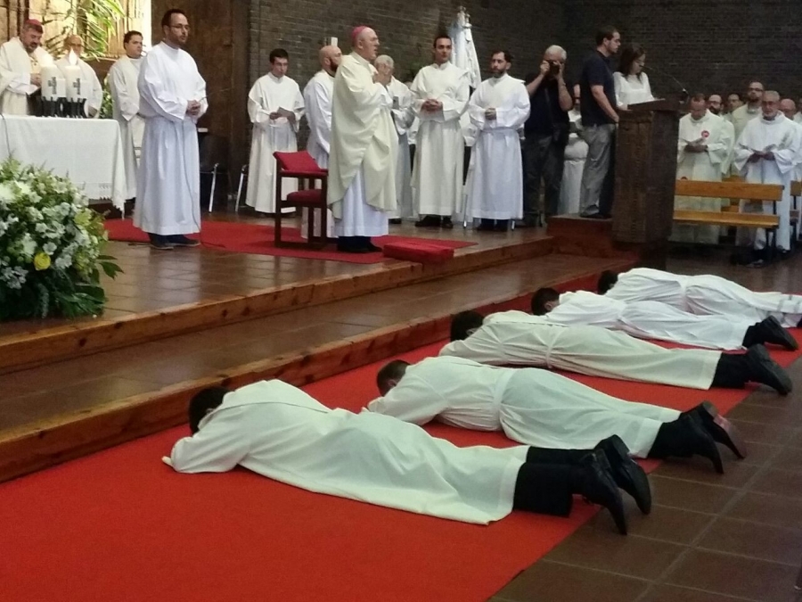 El arzobispo de Madrid preside la ordenación de cinco sacerdotes jesuitas