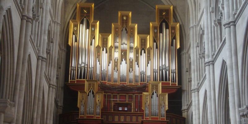El organista de la catedral de Estocolmo inaugura un ciclo de conciertos en la catedral de la Almudena