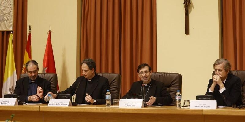 Javier Gom&aacute;: &laquo;La dignidad es lo que estorba a los planes racionales&raquo;