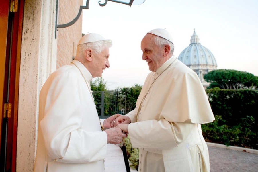 Tres a&ntilde;os atr&aacute;s Benedicto XVI present&oacute; su renuncia