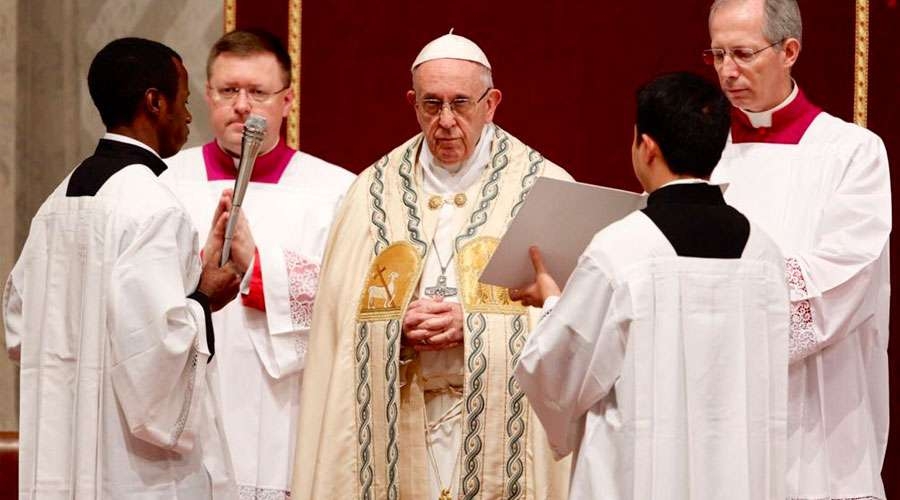 Papa Francisco: Por medio de la Virgen Mar&iacute;a lleg&oacute; la plenitud de los tiempos
