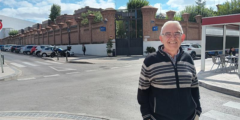 &Aacute;ngel Igualada, capell&aacute;n del centro de tercer grado Victoria Kent: &laquo;Me he sentido pobre con los pobres&raquo;