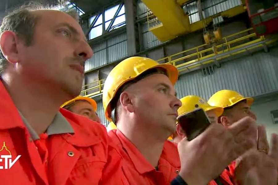 A los trabajadores en ILVA: 'Trabajo para todos, no subsidios, porque el trabajo da dignidad'