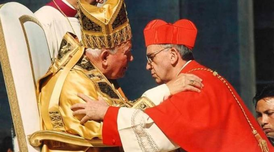 Hoy hace 16 a&ntilde;os San Juan Pablo II cre&oacute; cardenal al ahora Papa Francisco