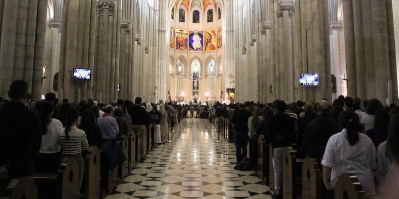 El cardenal Jos&eacute; Cobo preside este viernes la vigilia "Velad y Orad" con los j&oacute;venes en la catedral de la Almudena