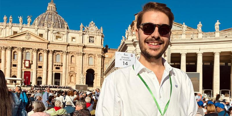 &Aacute;ngel, joven de 25 a&ntilde;os, en el Jubileo de los Catequistas en Roma: &laquo;Me he acordado de las catequistas mayores: son quienes sostienen la parroquia sin que se las vea&raquo;