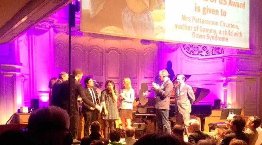 Otorgan premio One Of Us a madre que rechaz&oacute; aborto para beb&eacute; con s&iacute;ndrome de Down