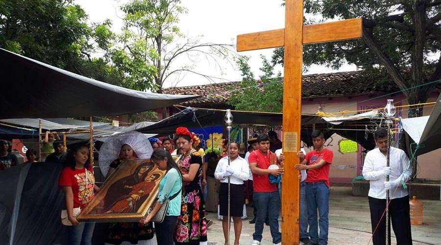 La Cruz y la Virgen de la JMJ consuelan a damnificados por terremoto en M&eacute;xico