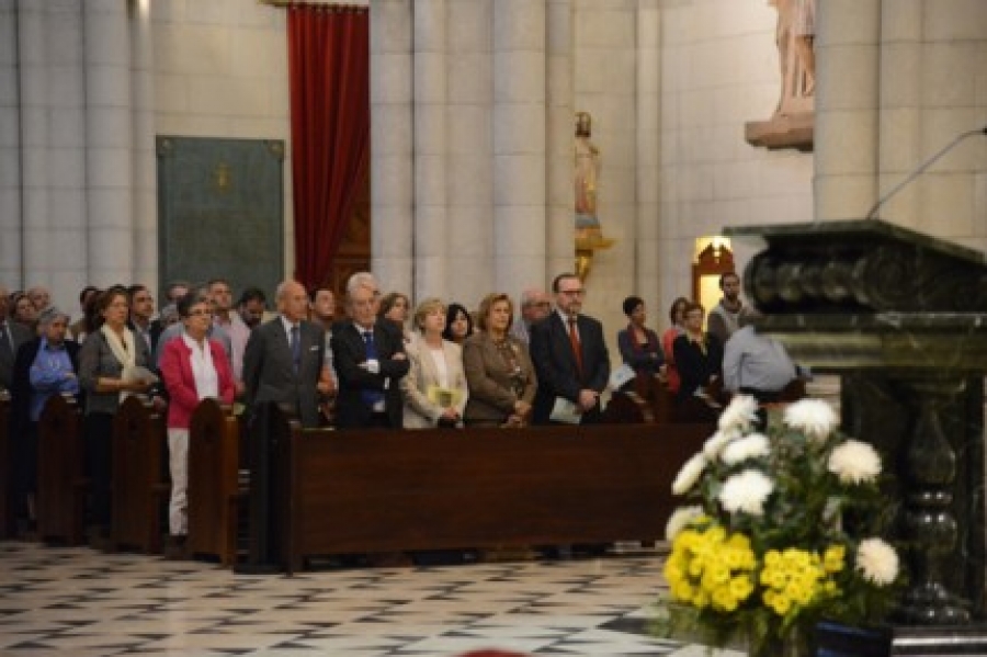 Eucarist&iacute;a con los voluntarios de C&aacute;ritas en la catedral de la Almudena