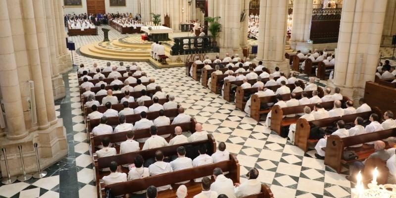 Misa Crismal: Consagraci&oacute;n del crisma y bendici&oacute;n de los santos &oacute;leos