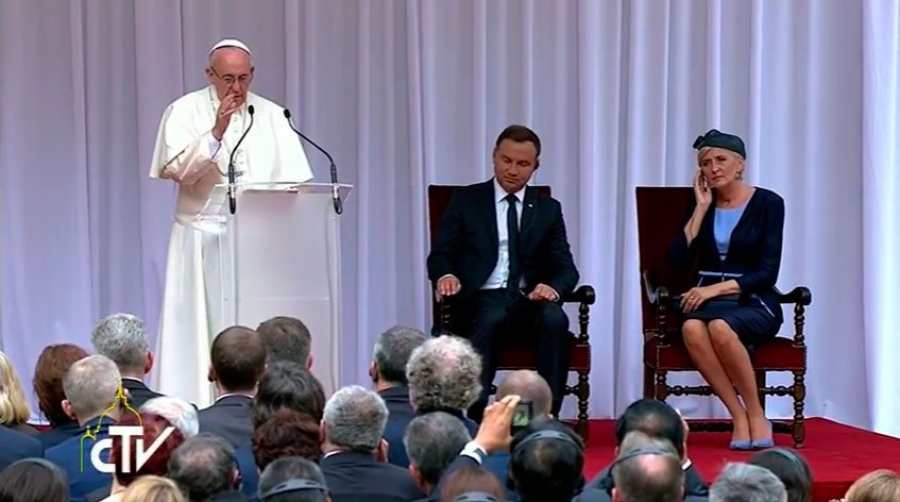 Discurso del Papa Francisco a las autoridades y cuerpo diplom&aacute;tico