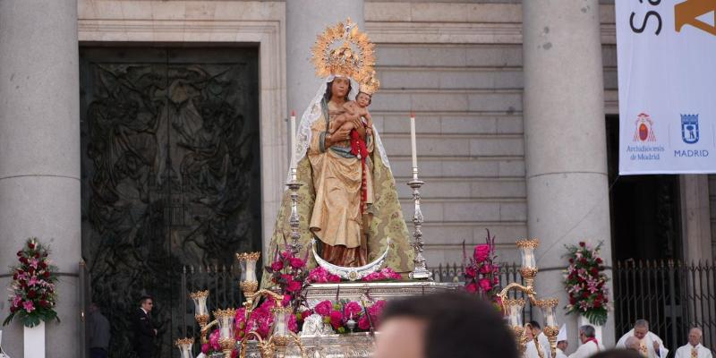 El cardenal Cobo, en la festividad de la Virgen de la Almudena: &laquo;En nuestro Madrid hay muchas cruces que nos convocan, nos llaman a estar all&iacute; juntos, como la Madre y el disc&iacute;pulo&raquo;