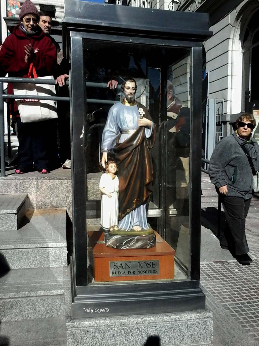 Reemplazan San Jos&eacute; destruido en iglesia donde el Papa descubri&oacute; su vocaci&oacute;n