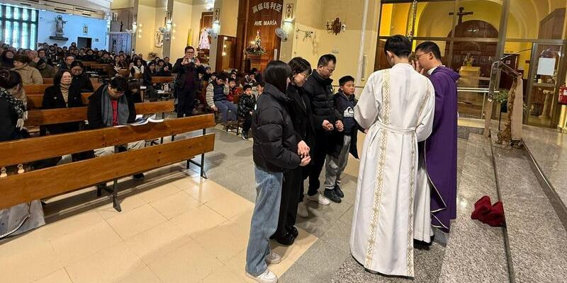 El Padre Andr&eacute;s, vicario parroquial de Nuestra Se&ntilde;ora de la Soledad y Transfiguraci&oacute;n del Se&ntilde;or, ante la Misa Jubilar para la comunidad china: &laquo;Siempre es una alegr&iacute;a compartir y rezar por lo que nos une&raquo;