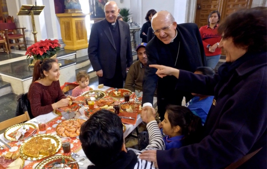El cardenal Osoro comparte la comida de Navidad con personas atendidas por Sant'Egidio