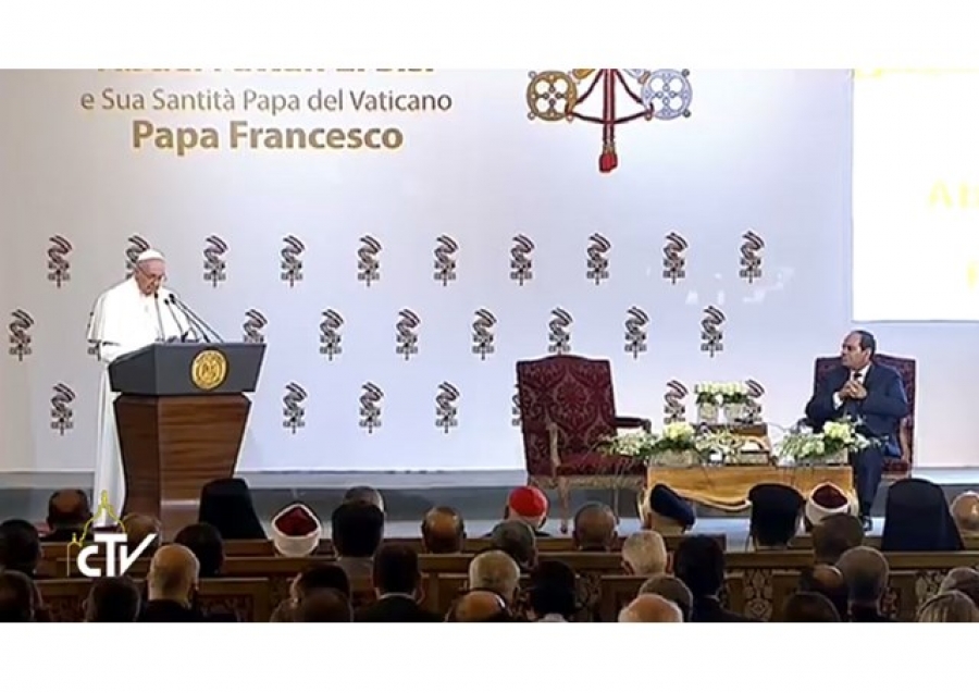 Francisco ante las autoridades egipcias: &laquo;Paz para este amado pa&iacute;s. Paz para toda esta regi&oacute;n&raquo;